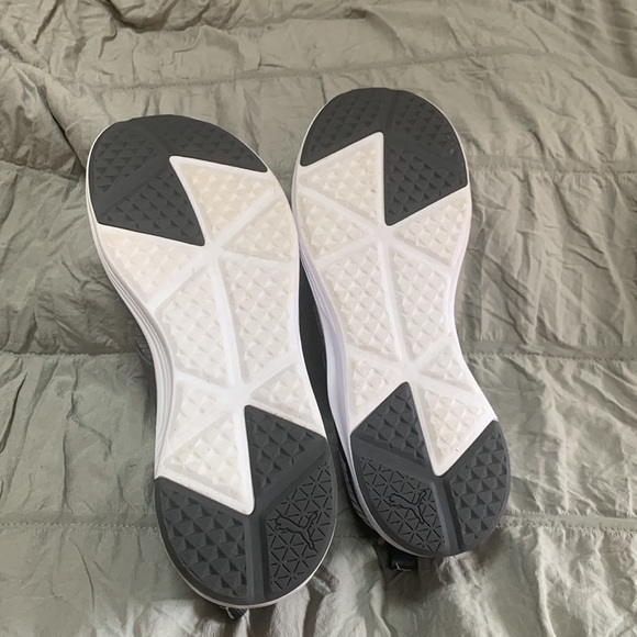 Womens puma prowl slip on sneakers/shoe size 8 EUC - Picture 5 of 12